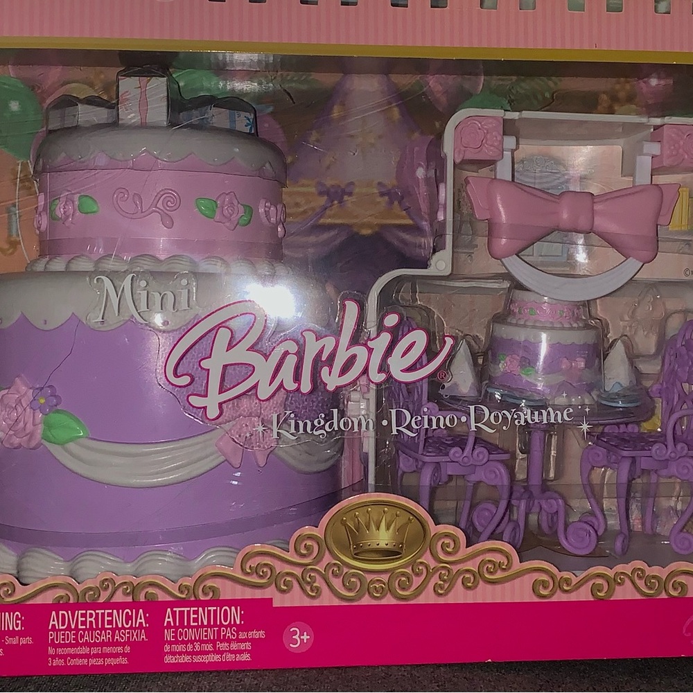 Vintage Barbie Mini Kingdom Cake 2006